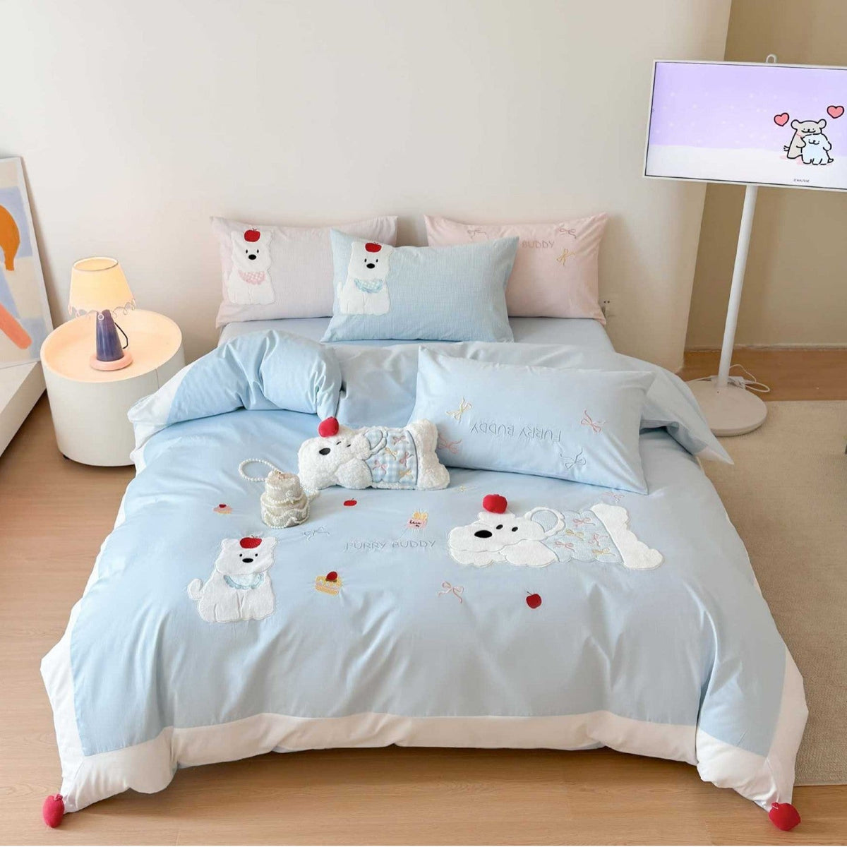 Bedding Set with 3D Animal Appliqué and Fine Quilting