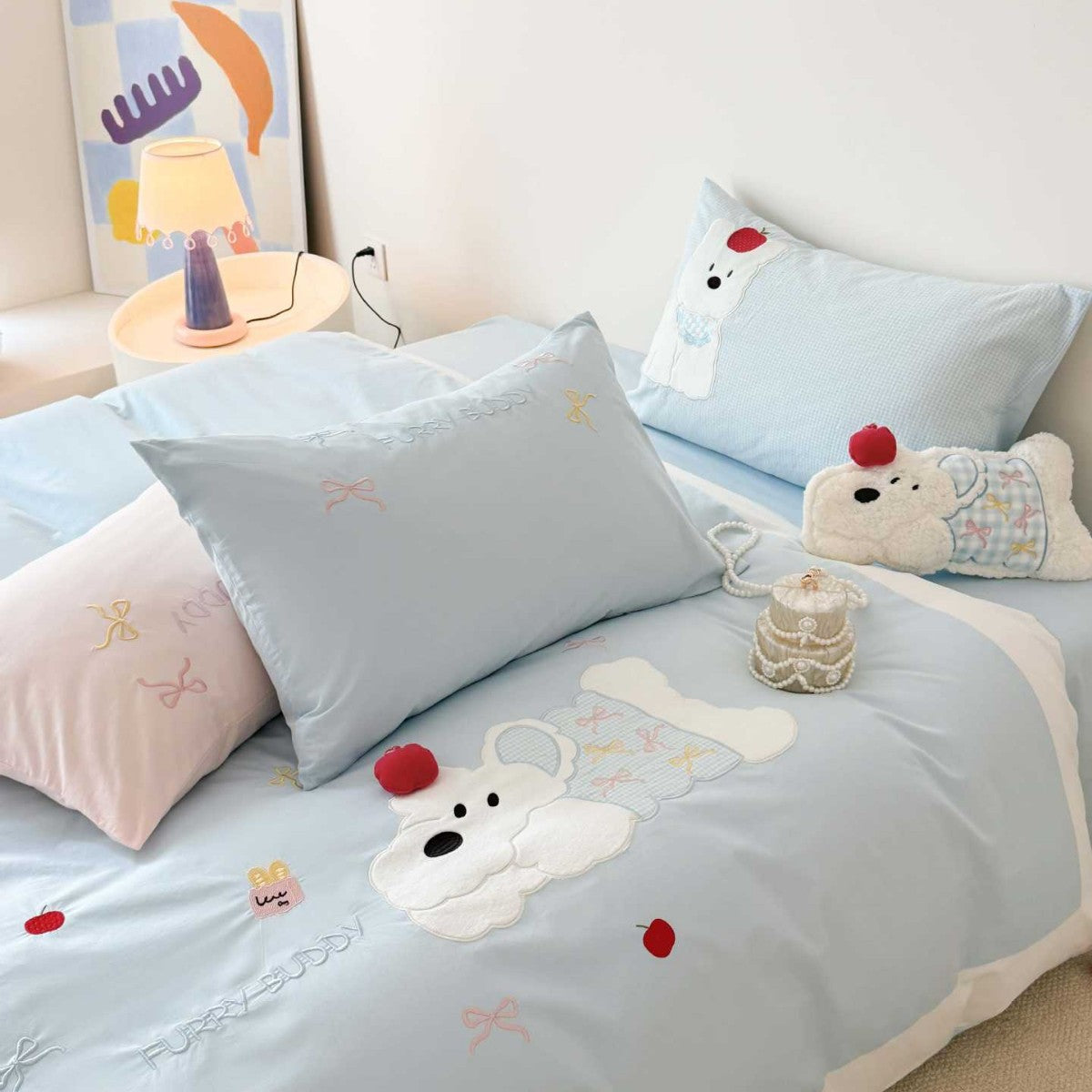Bedding Set with 3D Animal Appliqué and Fine Quilting