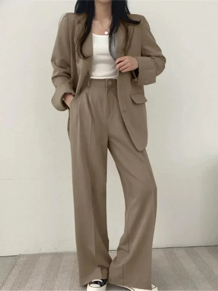 Elegant Set – Blazer and Trousers