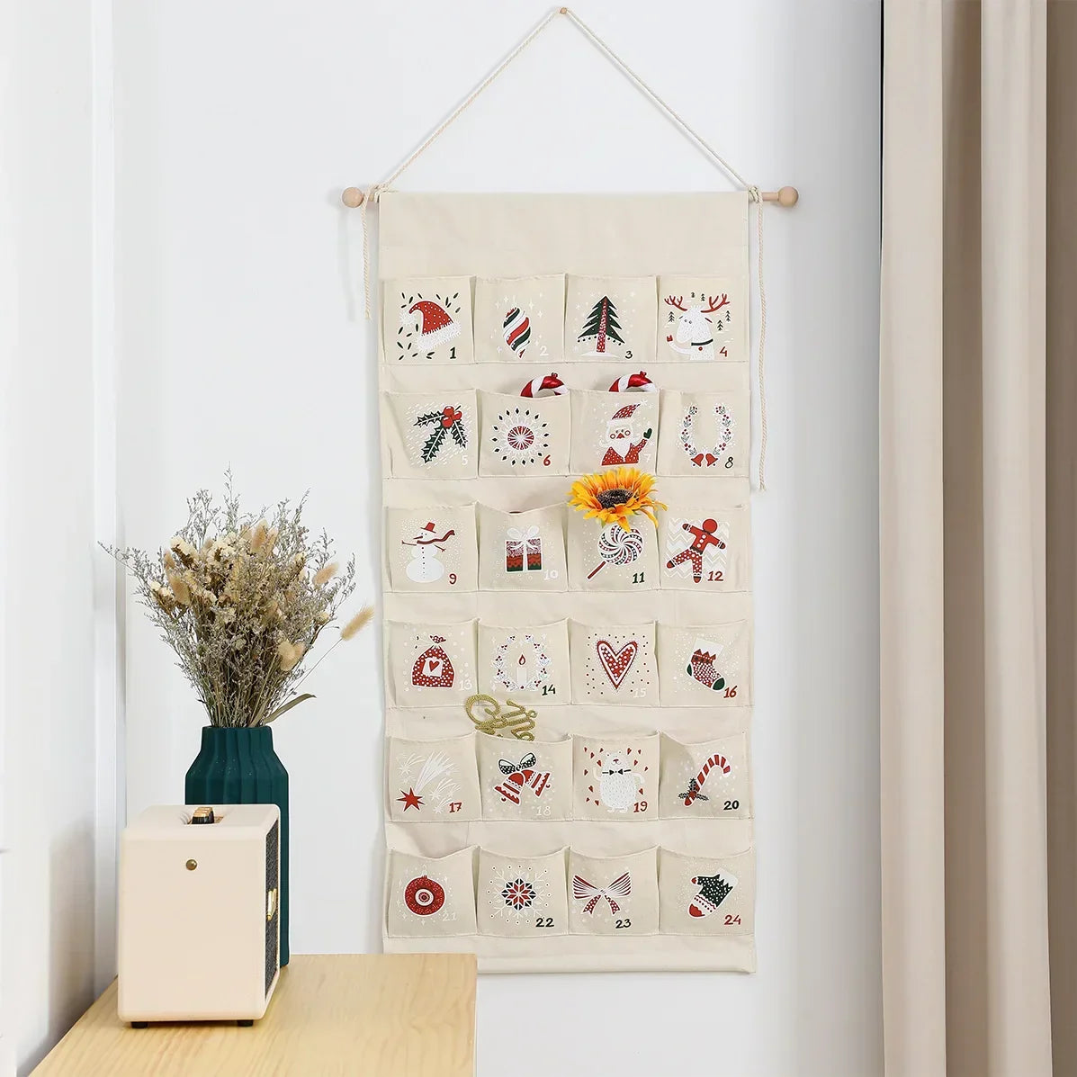 Kids' Advent Calendar with 24 Canvas Pockets – Hanging Christmas Decoration in Multicolor