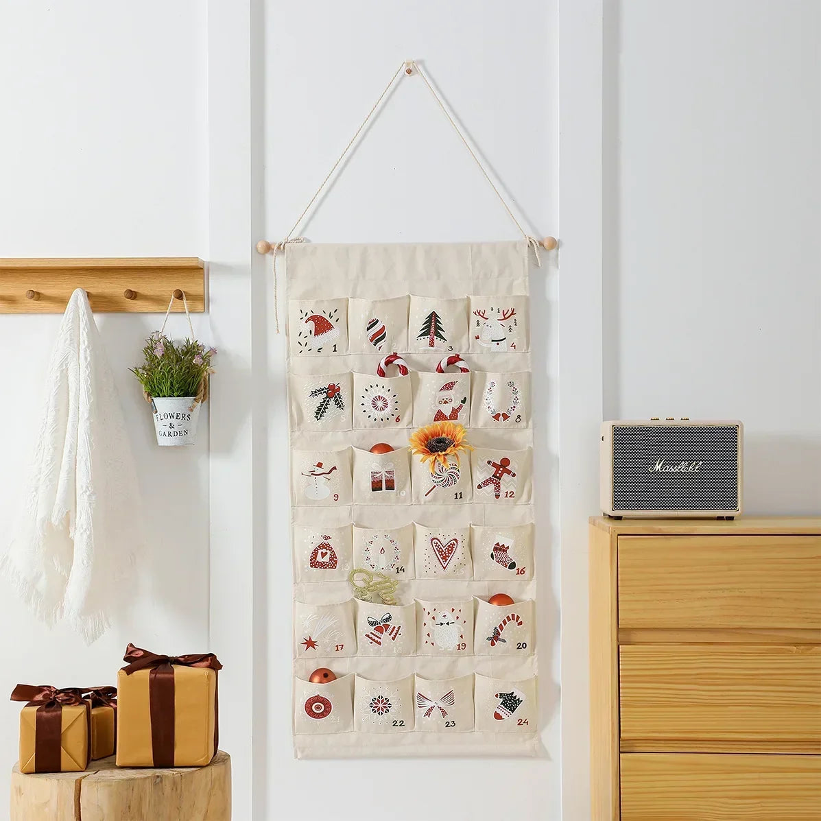 Kids' Advent Calendar with 24 Canvas Pockets – Hanging Christmas Decoration in Multicolor