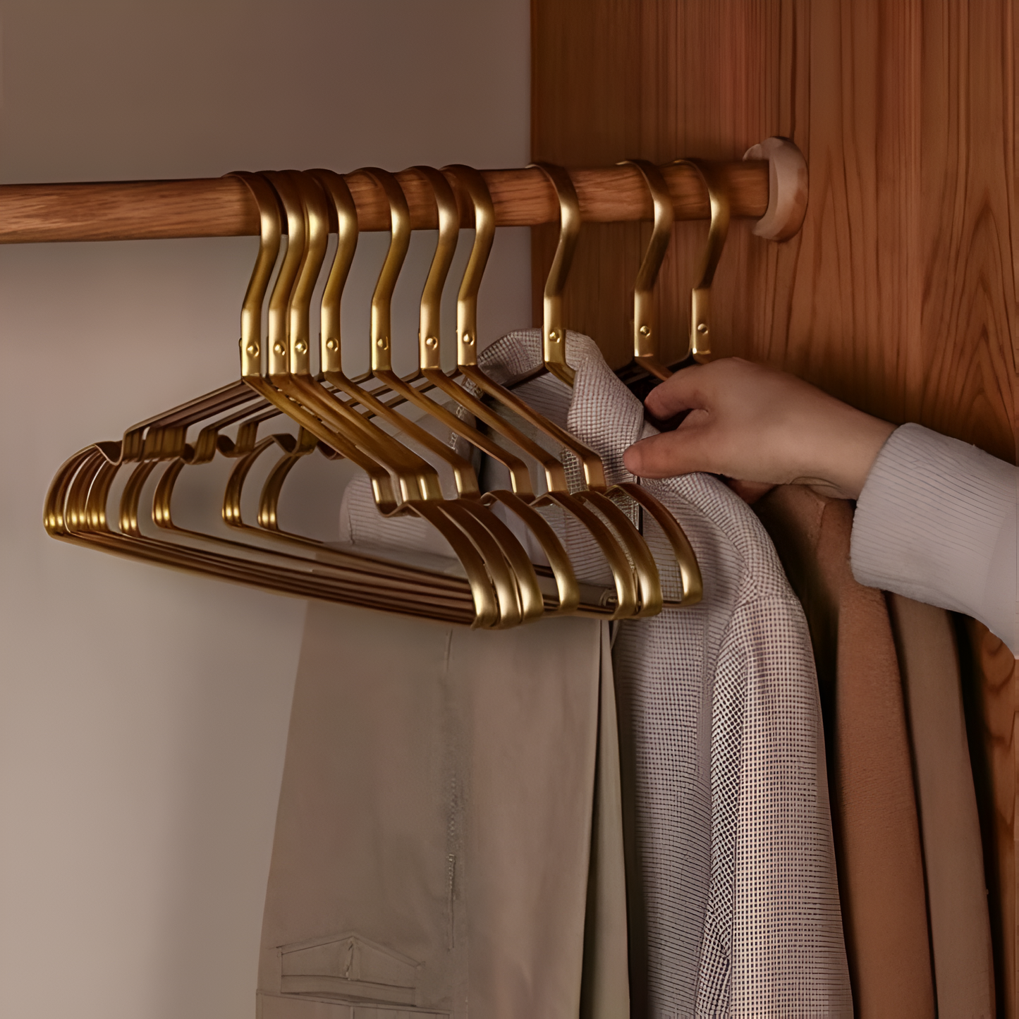 Luxury Non-Slip Aluminium Hangers – Wardrobe Organisation & Style