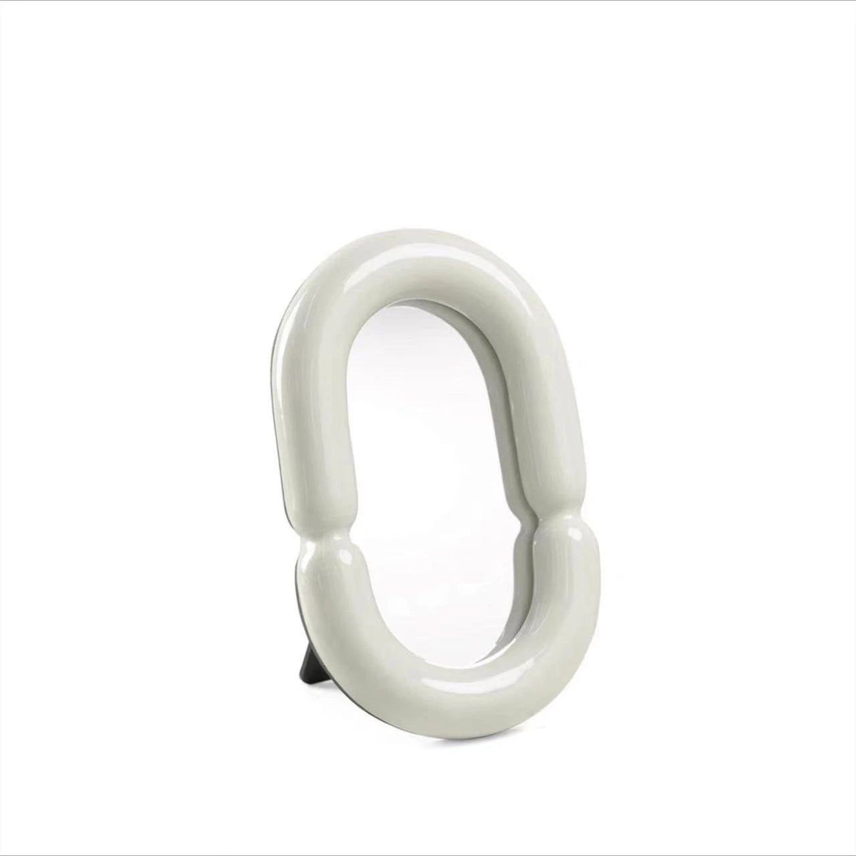 SerenaShape – Elegant Oval Mirror with Sculptural Shape