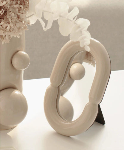 SerenaShape – Elegant Oval Mirror with Sculptural Shape