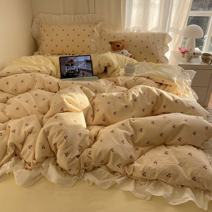Vintage-Style Cherry Pattern Bedding Set with Ruffled Trim