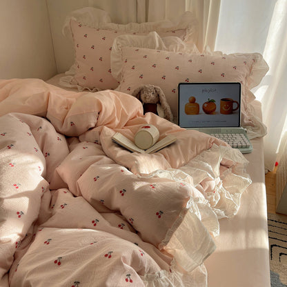 Vintage-Style Cherry Pattern Bedding Set with Ruffled Trim