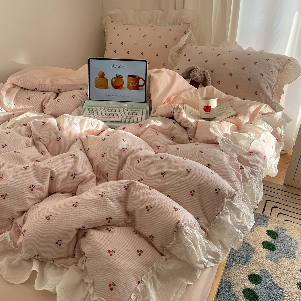 Vintage-Style Cherry Pattern Bedding Set with Ruffled Trim