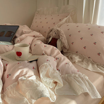 Vintage-Style Cherry Pattern Bedding Set with Ruffled Trim
