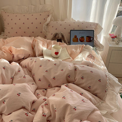 Vintage-Style Cherry Pattern Bedding Set with Ruffled Trim