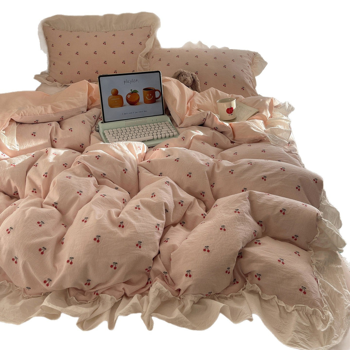 Vintage-Style Cherry Pattern Bedding Set with Ruffled Trim